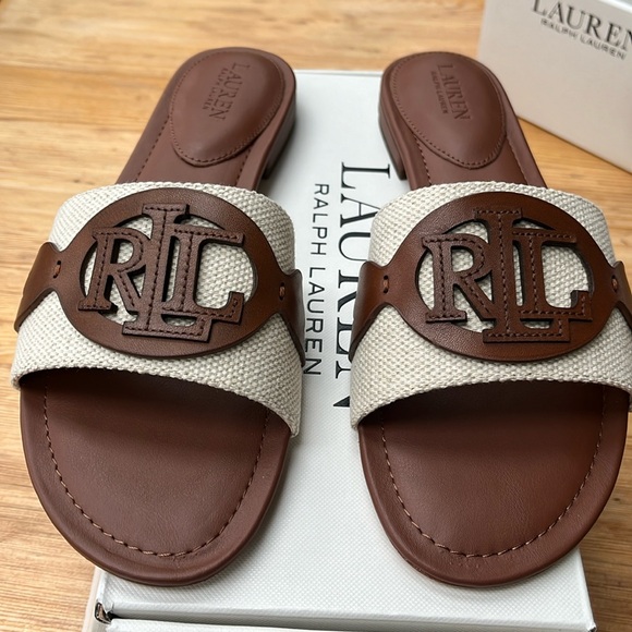 COPY - New size 8 slide sandal with a slight heel and padded insole for a comfo… - Picture 2 of 6